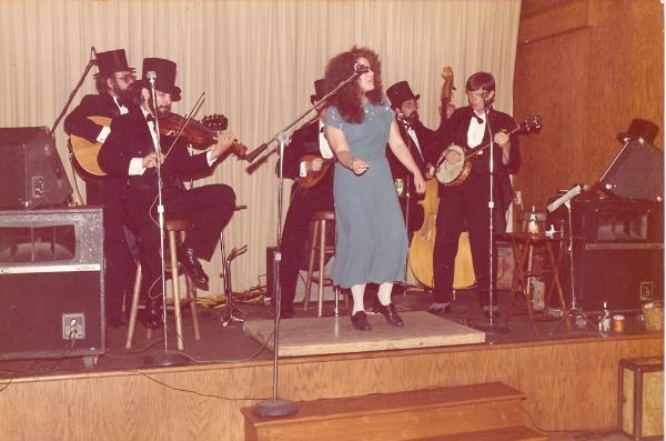 July 12, 1985 <br>The North Fork Rounders perform at the wedding of Harron Miller & Vicky Egan.<br>
 
Christina Powers is dancing.