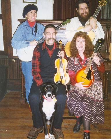 The Mustel House Muscrats at Square dance in Norton, OH<br>

Top<br>
     Sid Cayhoe, Jon Mosey<br>
Sitting <br>
    Chris Wig, Chris hazen<br>

and Chris's dog Pete
 

        

